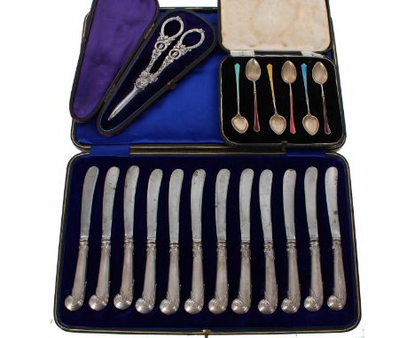 Set of twelve George V silver pistol grip handle butter knives, maker&nbsp;Harrison Brothers &amp; Howson, Sheffield 1912, 6.