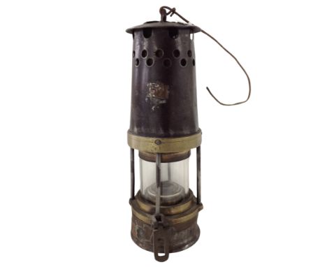 A 19th-century John Davis and Son of Derby Davis lamp model 2BA.