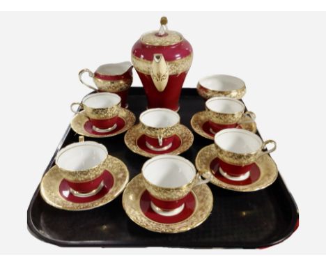 An Aynsley 15-piece gilded tea service.