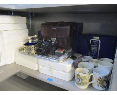 A mixed lot to include boxed Edinburgh Crystal, Lord of the Rings collectors plates, a Zenith camera and other items 