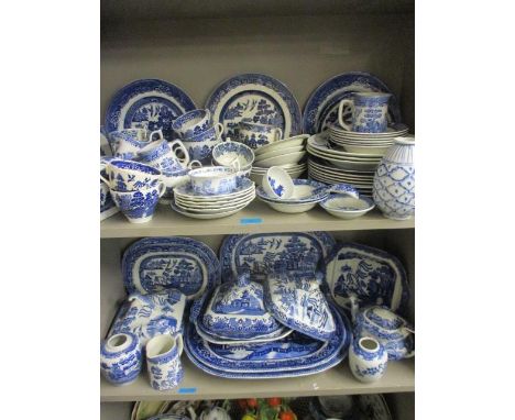 A quantity of miscellaneous blue and white Willow patterned china of mixed dates to include Italian Spode 