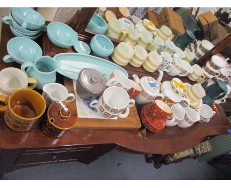 Mixed vintage and retro breakfast items to include Cornish kitchen ware, Hornsea, Ridgway 'Steelite' teacups, a Midwinter Tan