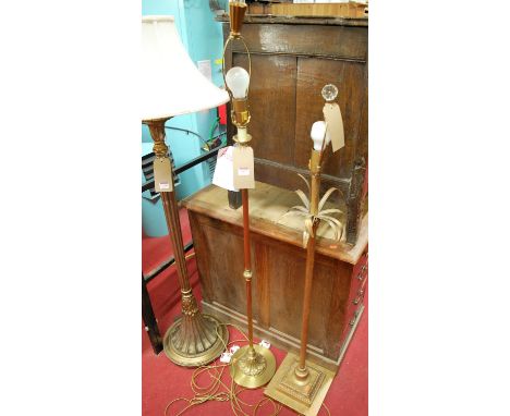 A contemporary silvered and giltwood standard lamp, having a fluted column to moulded circular base, with shade, h.154cm