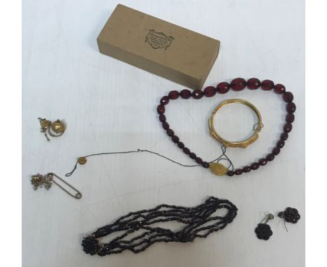 A bag of assorted yellow metal and other jewellery to include a bangle with pearl and coral coloured stones, a ball pendant w