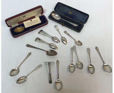 A set of six silver tea spoons with floral decoration (London, 1899 by William Comyns) together with a silver gilt replica of