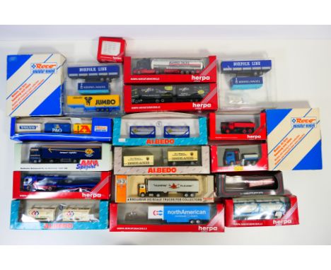 Roco - Herpa - ConCor - Others - A group of boxed HO/1:87 scale plastic model trucks together with some boxed truck accessori