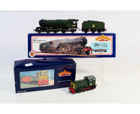 BACHMANN BRANCHLINE - two boxed 00 gauge models comprising Bachmann Branchline 31-557 Class V2 Gresley 60884 2-6-2 in BR line