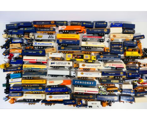 AMW - Herpa - Others - A large quantity of unboxed playworn HO/1:87 scale plastic model trucks, and a plastic case containing