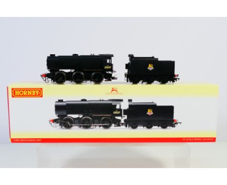 HORNBY - a boxed 00 gauge Hornby locomotive R 2355 BR 0-6-0 Class QI ~33037.  The model appears to be in about excellent to a