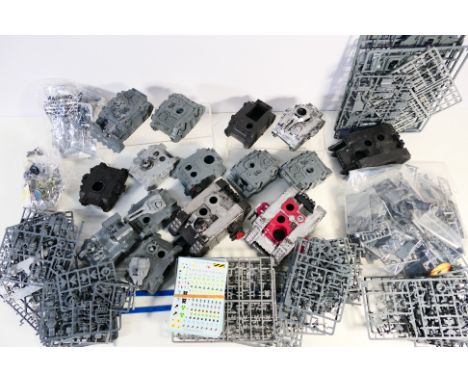 Warhammer - Games Workshop - Citadel - A battalion of 15 plastic Warhammer 40K Space Marine / Chaos Marine themed vehicles, s
