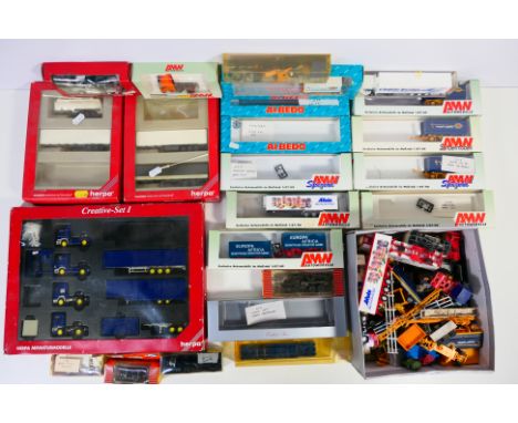 Herpa - AMW - Roco - Others - A group of HO/1:87 scale plastic model trucks including unboxed models, parts, incomplete sets,