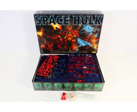 Warhammer - Games Workshop - Citadel - A boxed Warhammer 'Space Hulk' set. The set contains a quantity of sprues - one appear