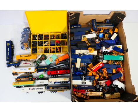 AMW - Herpa - Others - A large quantity of unboxed playworn HO/1:87 scale plastic model trucks, and a plastic case containing