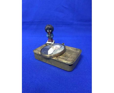 LARGE LOT OF INTERESTING COLLECTABLESincluding an EPNS chatelaine, small collection of snuff boxes and scent bottles, the Day