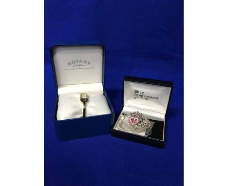 LARGE LOT OF COSTUME JEWELLERY COINS AND COLLECTABLESincluding some pocket watches, commemorative coins and various examples 