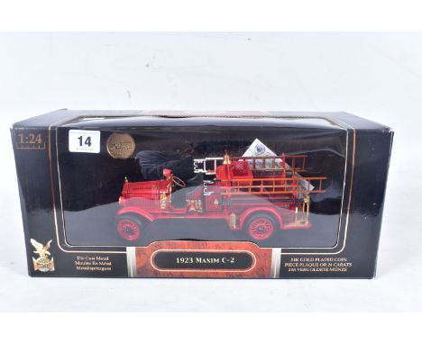 A BOXED YATMING ROAD SIGNATURE 1/24 SCALE 1923 MAXIM C-2 FIRE ENGINE, No.20119, appears complete and in very good condition, 