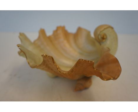 Royal Worcester Shell Vase Pattern G971 (good all round condition)