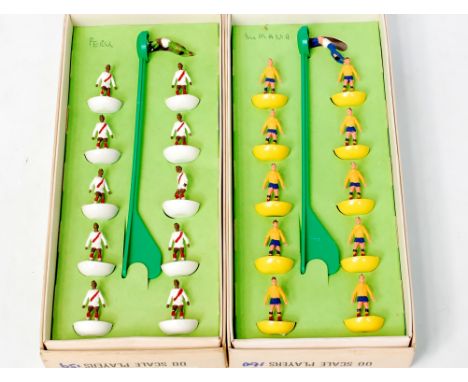 Subbuteo 1970s Football Team Boxed Group, 2 examples, both complete, to include No.159 Peru and No.160 Rumania, both with lab