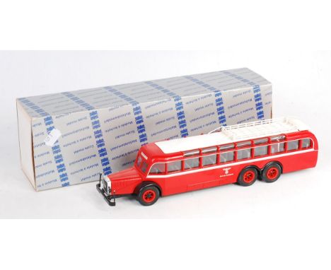 Conrad No.5425 Mercedes Benz Type 0, 10000 Baujahr 1938 Bus, 1/43rd scale, red coach with white roof, grey interior, "Deutsch