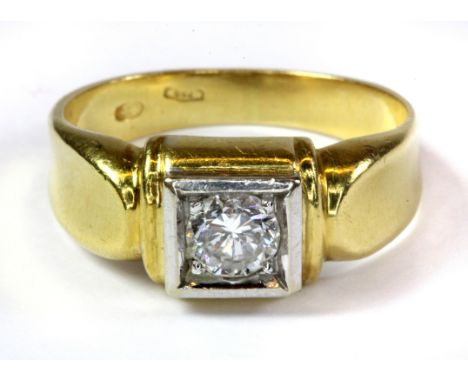 A gentleman's 18ct yellow gold diamond set signet ring, (approx. 0.5ct) (R.5).