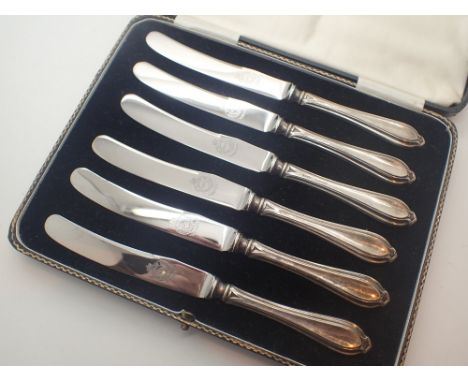 Cased set of silver handled butter knives by Butler of Sheffield 