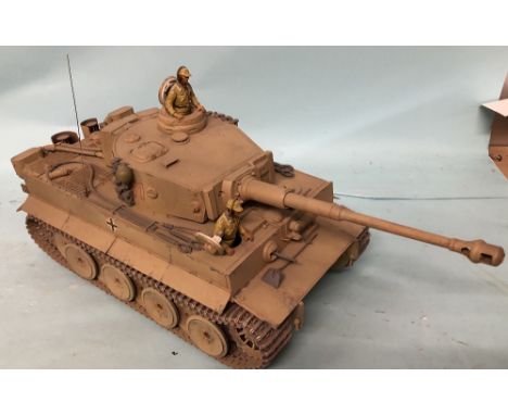 Revell 1/16 scale tiger tank model kit professionally built and painted