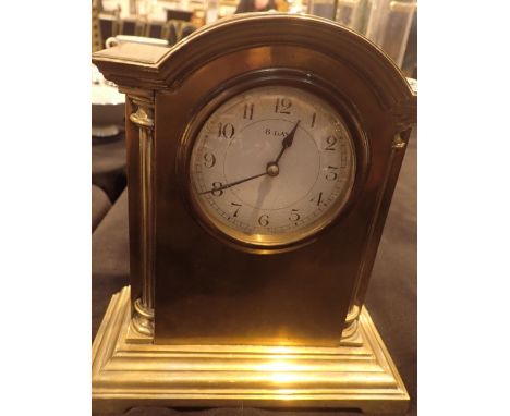 Good eight day brass mantel clock H: 22 cm CONDITION REPORT: This item is working at lotting.