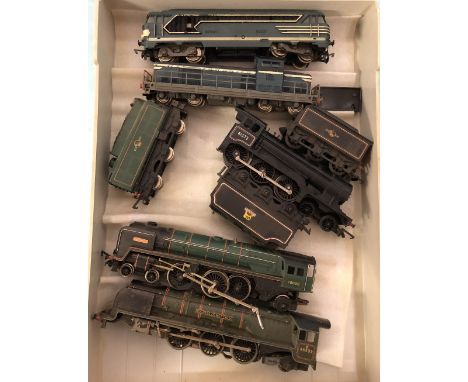 Various assorted OO gauge and HO scale diesel and steam locomotives