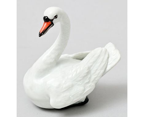Schwan, Meissen, 2. H. 19. Jh.Modell J. J. Kaender 1750. Porzellan, in Aufglasurfarben sparsam staffiert, Schwertermarke, ger