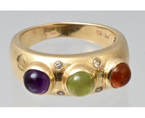 Damenring, 20. Jh.Gg 14 K (585) , Bandschiene, besetzt mit drei verschiedenfarbigen Edelsteincabochons: Bernstein, Amethyst, 