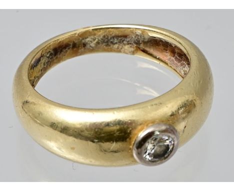 Damenring mit Brillant.Bandschiene Gg 14 k (585), Brillant Solitär ca. 0,2 ct., D. 17 mm/ RM 54, G. ca. 7 g. Gold (585) ring 