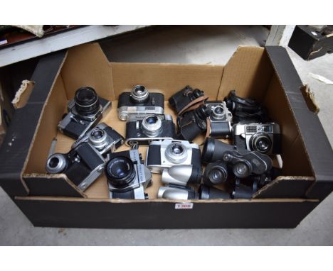 A collection of vintage cameras and binoculars,&nbsp;to include examples by Voigtlander; Ross; Carl Zeiss and Praktica. (14)&