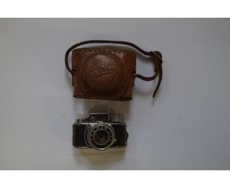 A vintage HIT (Made in Japan) sub miniature camera,&nbsp;in original leather case. 