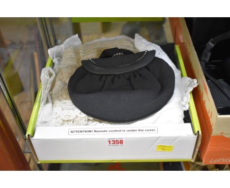 A vintage crepe de chine evening bag;&nbsp;together with a small quantity of linen and lace. 