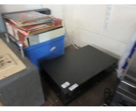 MIXED LOT OF VINYL RECORDS, A FURTHER YAMAHA CD RECORDER ETC (2)    