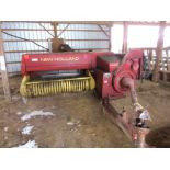 New Holland Hayliner Square Baler 320 w/ Kicker