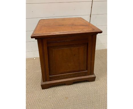 Mahogany commode with original bowl and lid 