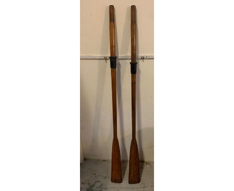A pair of vintage wooden oars (168cm)