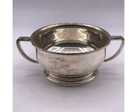 A Silver bowl, makers mark D &amp; F , hallmarked Birmingham 1971-72 (152g)