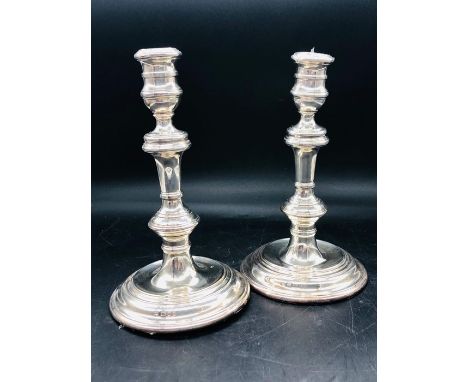 A Pair of Silver candlesticks, makers mark RC, London Hallmark (20 cm H)