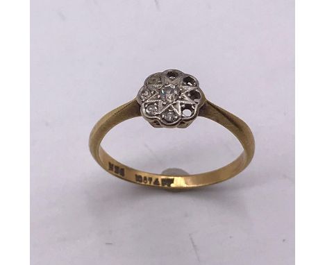 An 18ct ring (2g) Size N