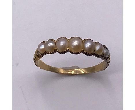 A pearl and untested gold ring (1.6g)