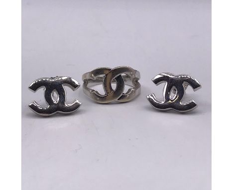 A Contemporary Ring and earring set, marked 750 (9.8g) 