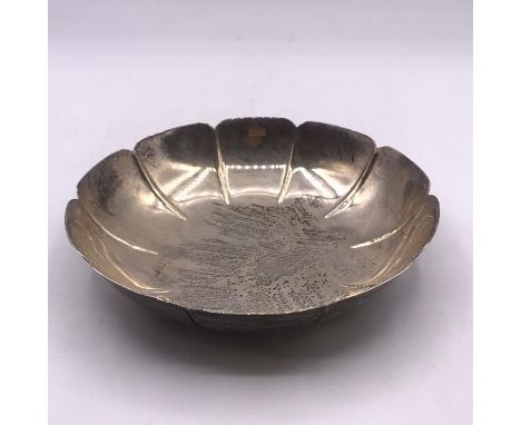 A Silver bowl, 12.5 cm diameter, hallmarked London (97g)