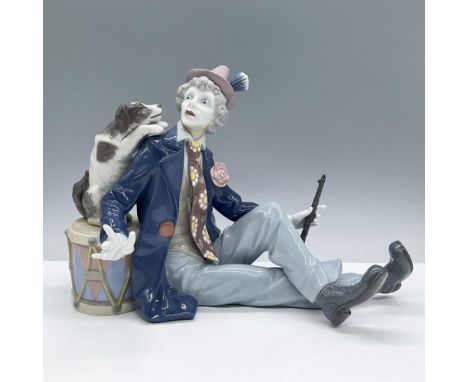 An adorable scene of a clown and his dog. Glossy porcelain. Lladro backstamp. Artist: Juan HuertaIssued: 1991 - 1995Dimension