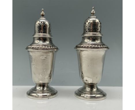 Beautiful vintage sterling silver 78g duo of containers with a footed base and a gadroon border. Gorham Sterling 759 backstam