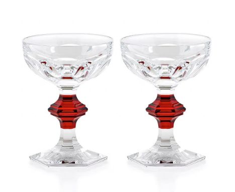 Includes 2 crystal champagne coupes from the Harcourt 1841 collection, featuring the iconic red button detail and a refined h