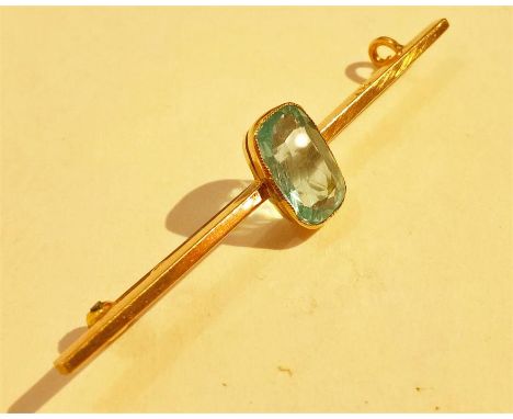 Edwardian 9ct Gold Bar Brooch set fine large Light Blue Aquamarine (10.30mm length x 6.70mm width approx.)