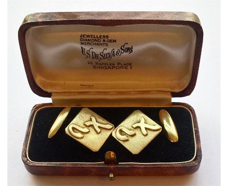 18ct Gold Cufflinks in original box U.S. DE SILVA & SONS, 25 RAFFLES PLACE, SINGAPORE 1, 11.2 grams approx.
