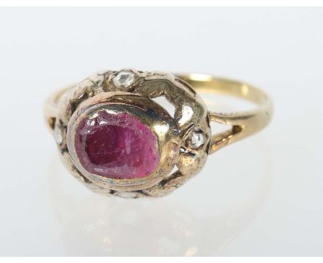 Antiker Ring18./19. Jh., Gelbgold 750, schmale Ringschiene mit ovalem Kopf, mittig besetzt mit facettiertem Rubin (ca. 0,3 ct